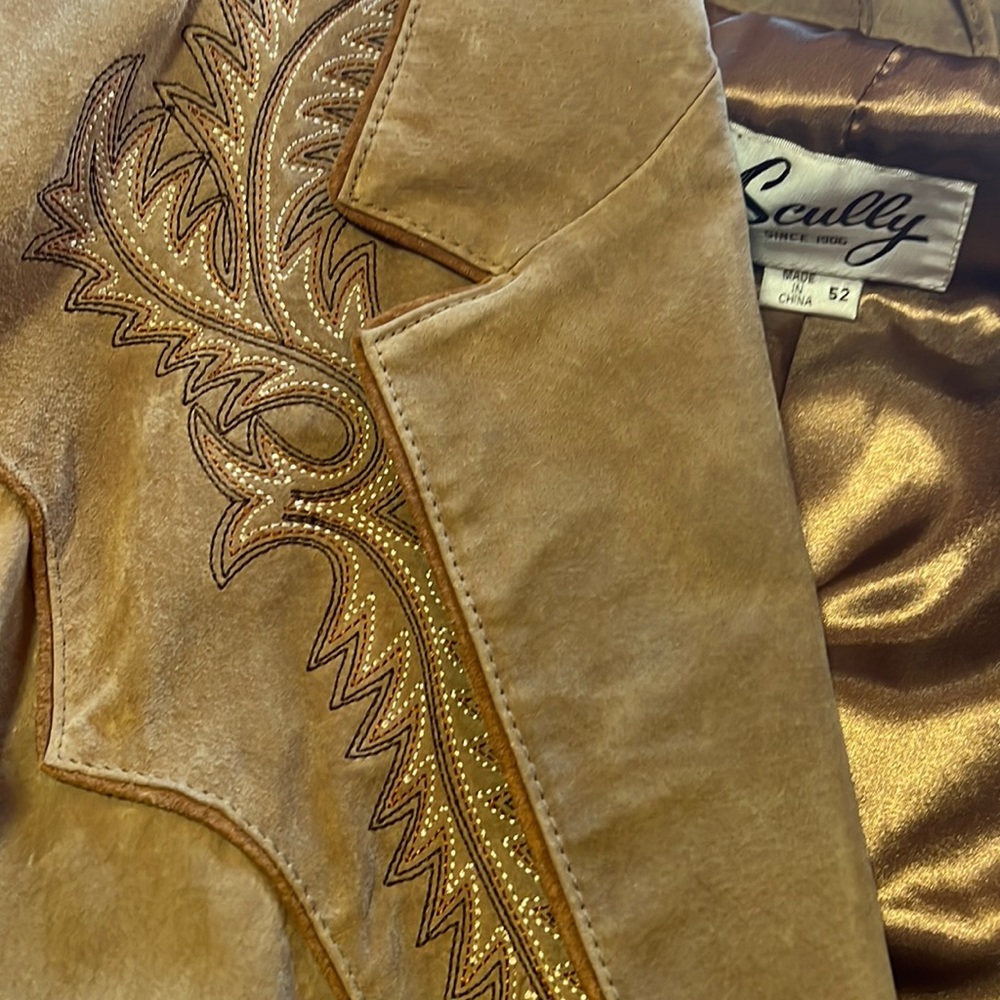 Scully suede sport coat with embroidered detail. Size 52